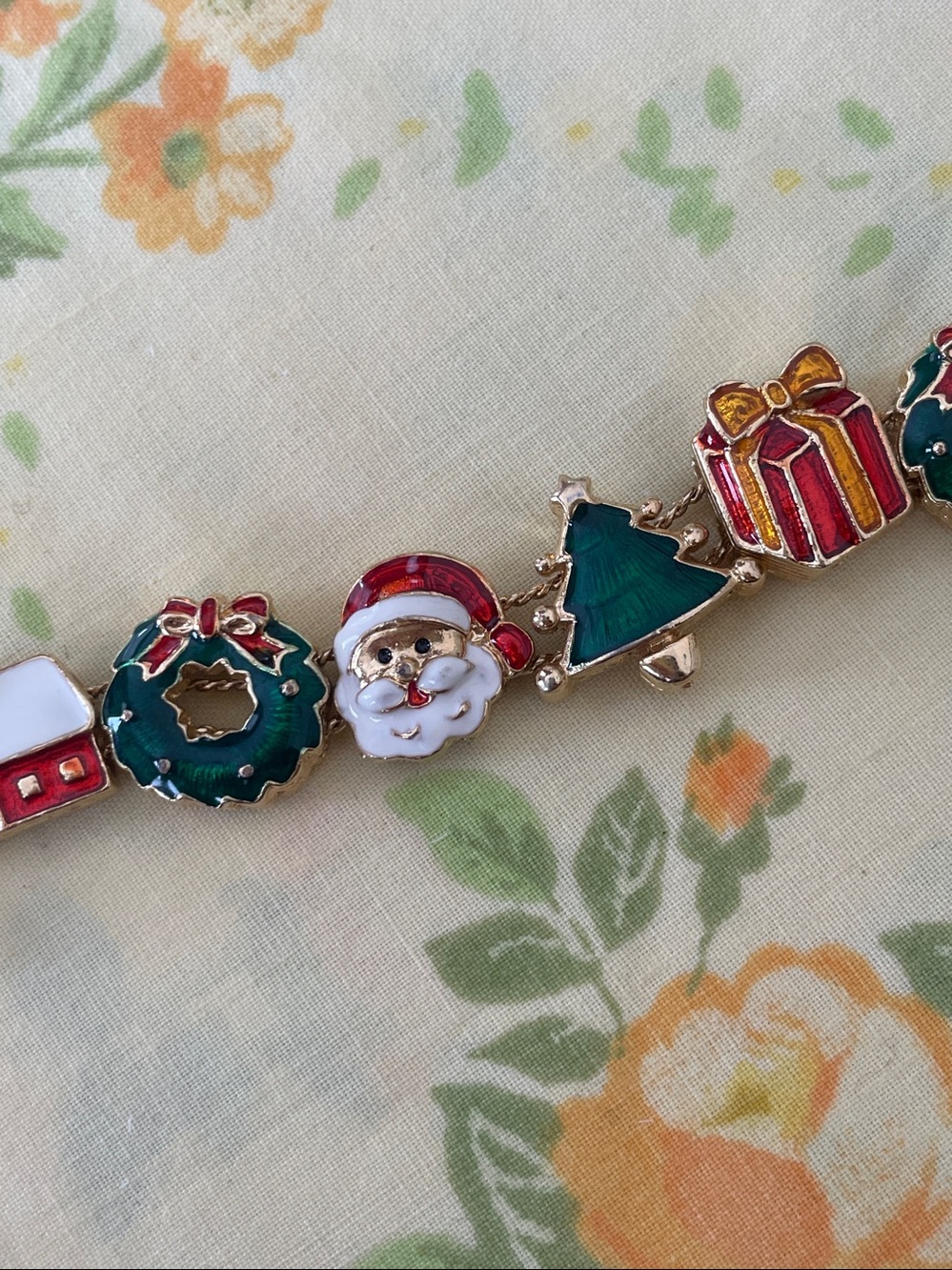 Festive Christmas Sliding Charm Bracelet - Santa, Trees, Wreaths, Gifts - Picture 3 of 4
